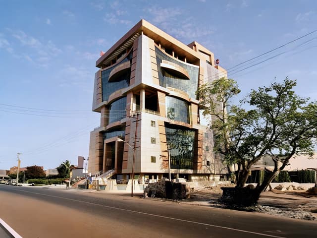 Rdc Bank Building image-2