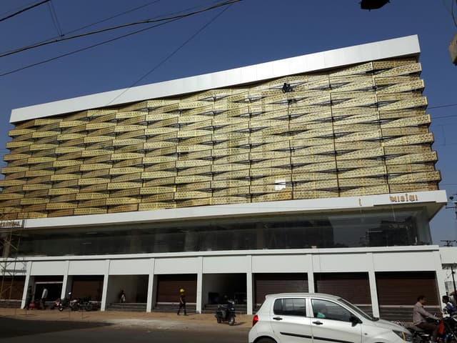 Bombay Garage image-3